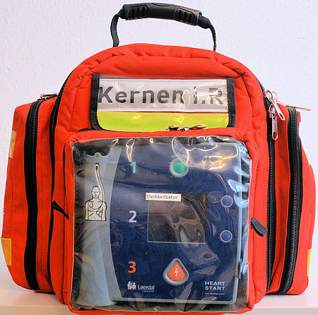 Kleiner Rettungsrucksack mit AED Kleiner Rettungsrucksack mit AED